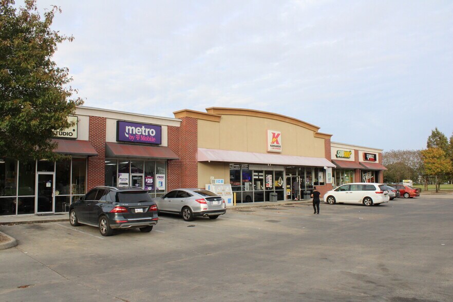 More Photos Of 6103 Florida Blvd, Baton Rouge General Retail For Lease