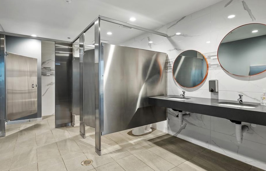 More Photos Of 4229 FM 620, Austin Showroom For Sale