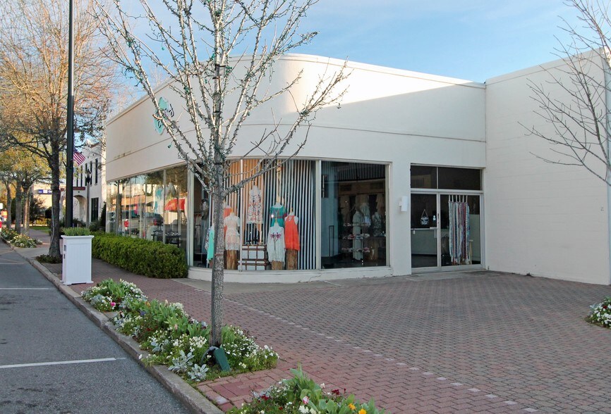 More Photos Of 12 Section St N, Fairhope Storefront For Lease