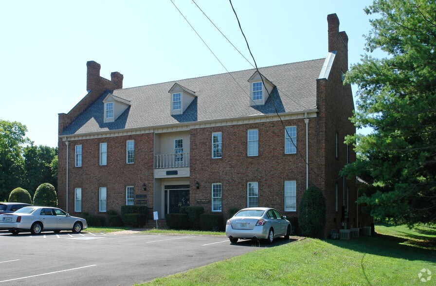 More Photos Of 311 E Main St, Hendersonville Office For Lease