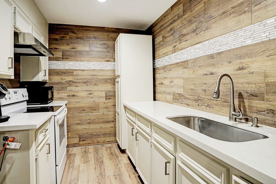 More Photos Of 37937 FM 1774 Rd, Magnolia Warehouse For Lease