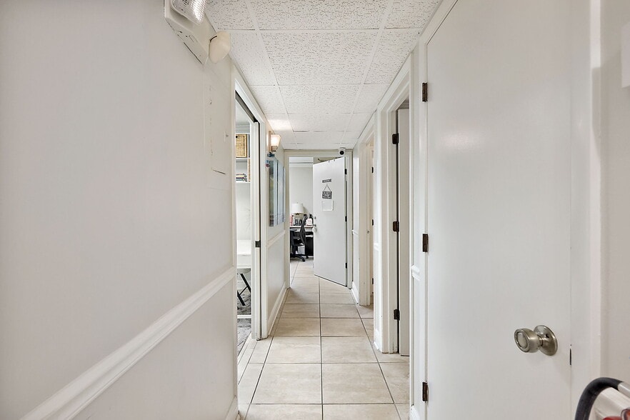 More Photos Of 609 W Montrose St, Clermont Office For Sale