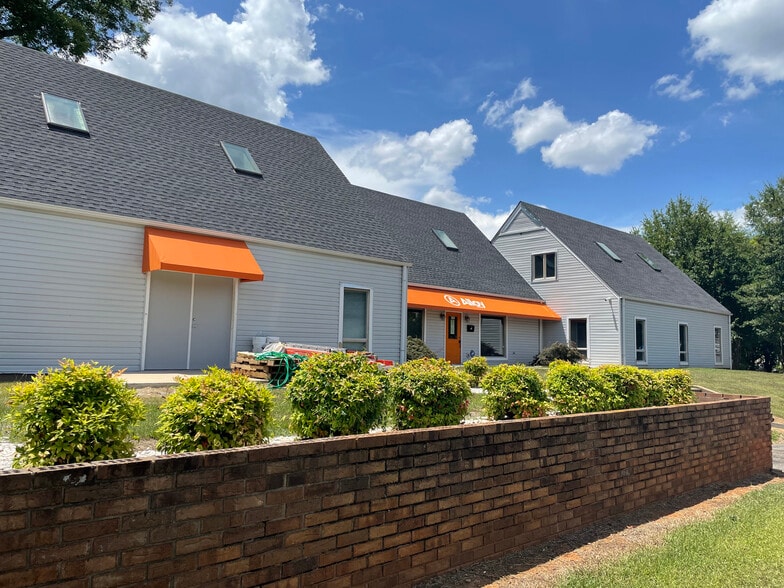 Primary Photo Of 300 Henry Pl, Spartanburg Flex For Lease