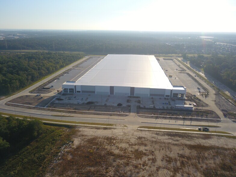 More Photos Of 10100 W Lake Houston Pky, Houston Distribution For Lease