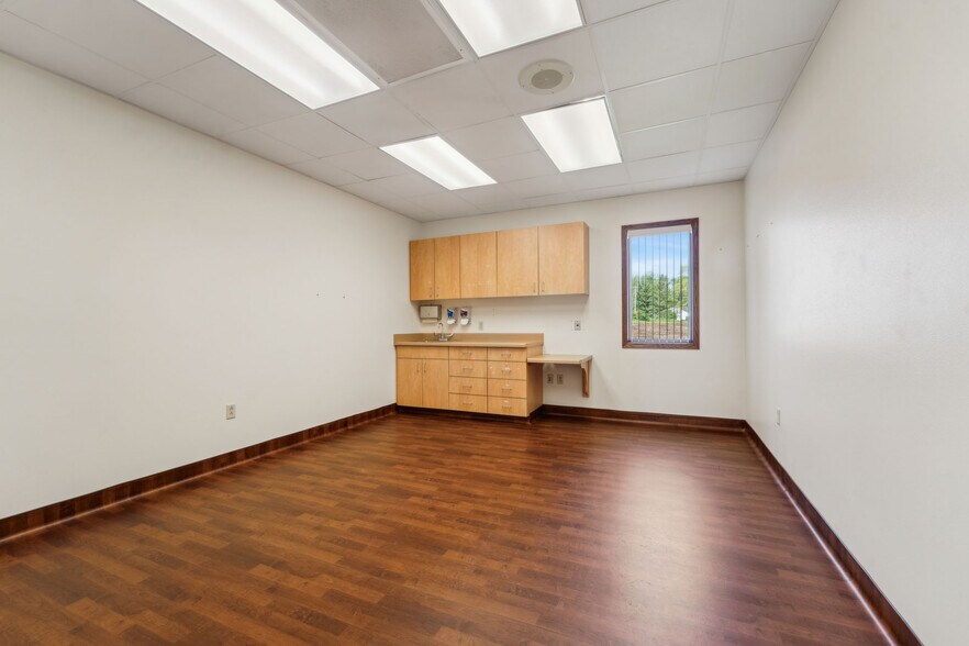 More Photos Of 790 Eastgate Dr, Ripon Medical For Sale