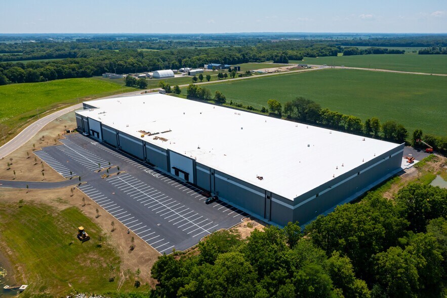 More Photos Of 0 Kenmore Blvd, Lockbourne Industrial For Lease