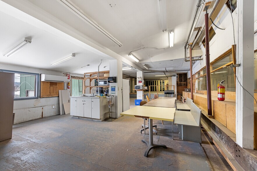 More Photos Of 14 Conway St, Madawaska Valley Manufacturing For Sale