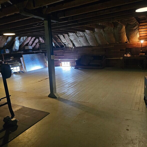 More Photos Of 155 N Elm St, Kalama Storefront Retail Residential For Sale