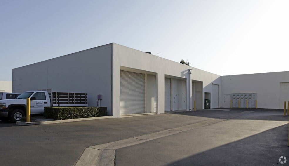 More Photos Of 27071 Cabot Rd, Laguna Hills Showroom For Lease