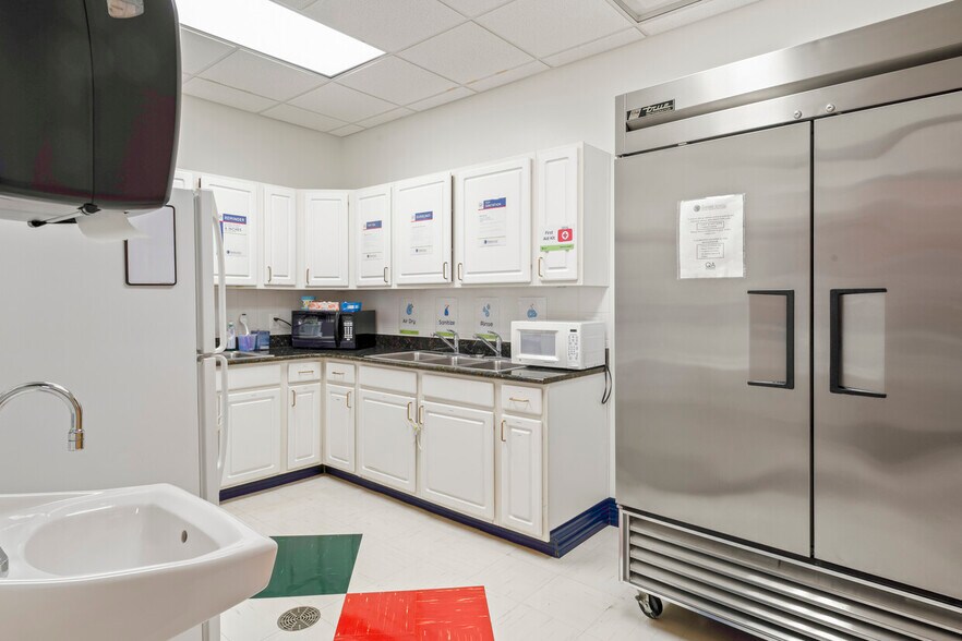 More Photos Of 42885 Orchard Oriole Dr, Ashburn Daycare Center For Lease