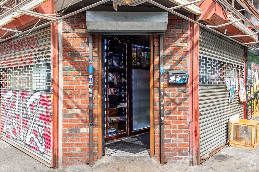 More Photos Of 10-01-10-03 40th Ave, Long Island City Warehouse For Lease