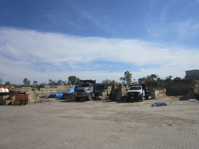 More Photos Of 825 Seegers Rd, Des Plaines Industrial For Sale