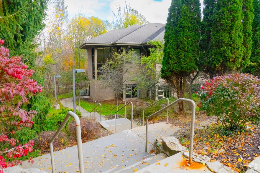More Photos Of 822 Centennial Way, Lansing Office For Sale