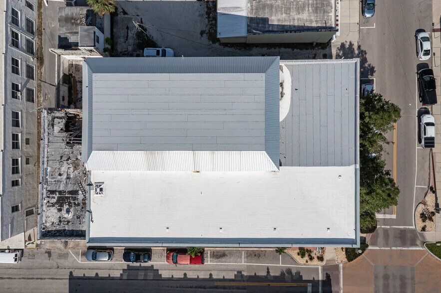 More Photos Of 106 W Oak St, Arcadia Storefront For Sale