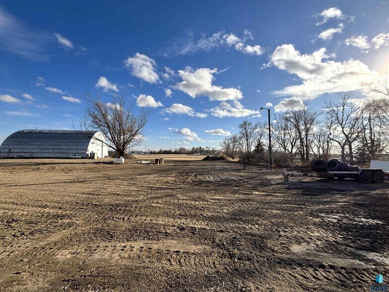 More Photos Of 1603 N Broadway Ave, Miller Industrial For Sale