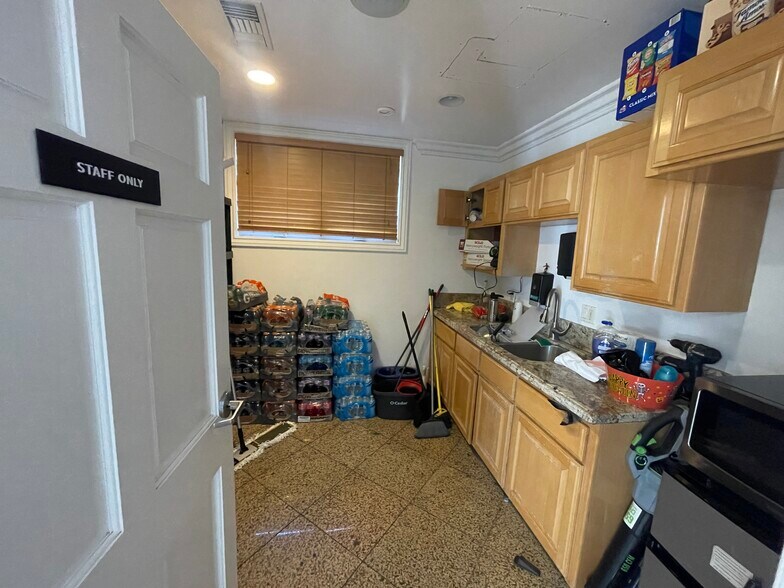 More Photos Of 14000 Halldale Ave, Gardena Industrial For Sale