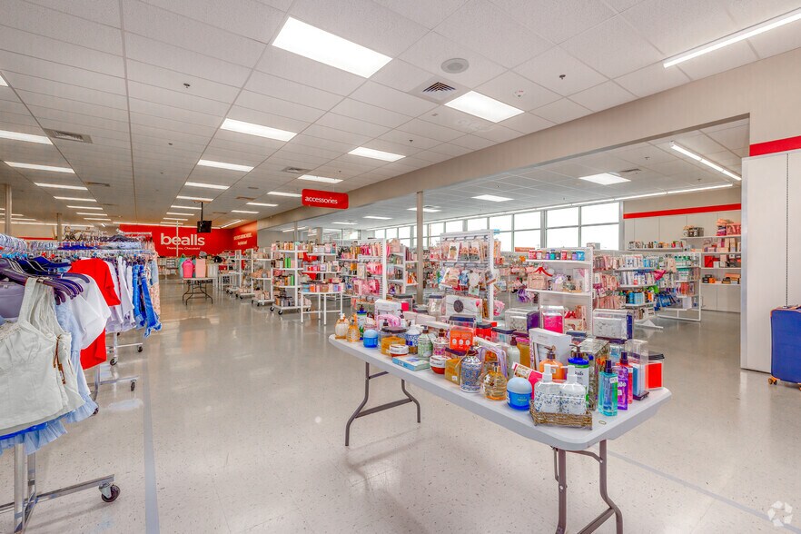 More Photos Of 1000 W Gentry Ave, Checotah General Retail For Sale