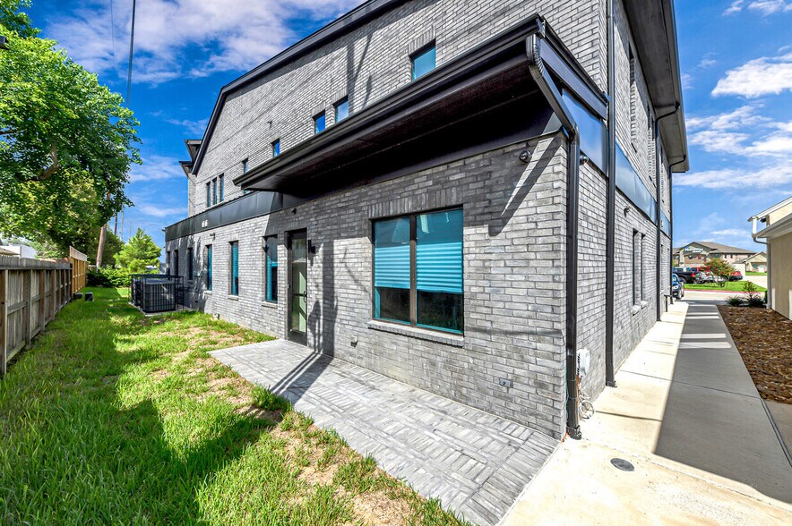 More Photos Of Colonial Parkway & Park West Green Dr, Katy Office For Sale