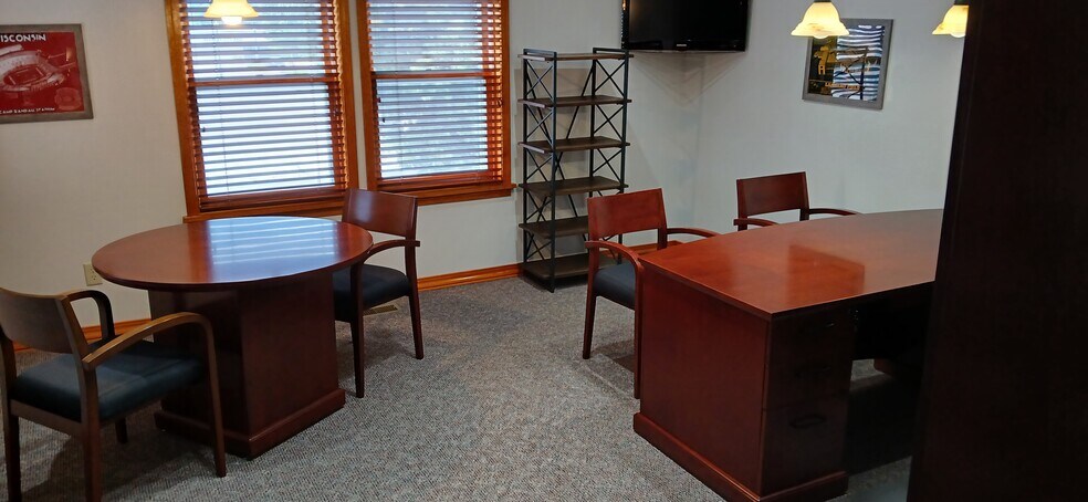More Photos Of 118 E Division St, Shawano Office For Sale