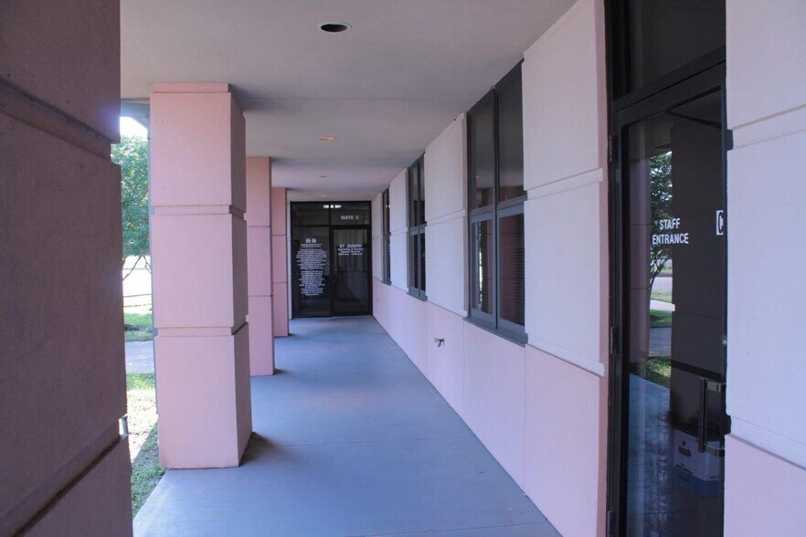 More Photos Of 2010 E Villa Maria Dr, Bryan Office For Lease