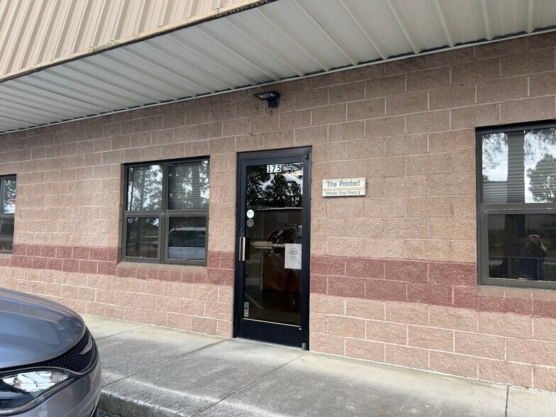 More Photos Of 173 Davis St, Southern Pines Flex For Lease