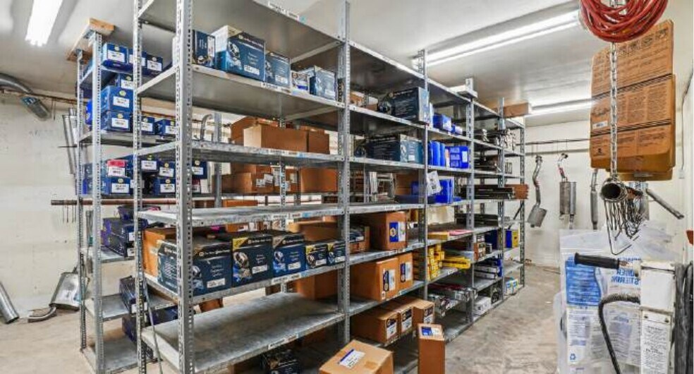 More Photos Of 641 Nelson St, Pembroke General Retail For Sale