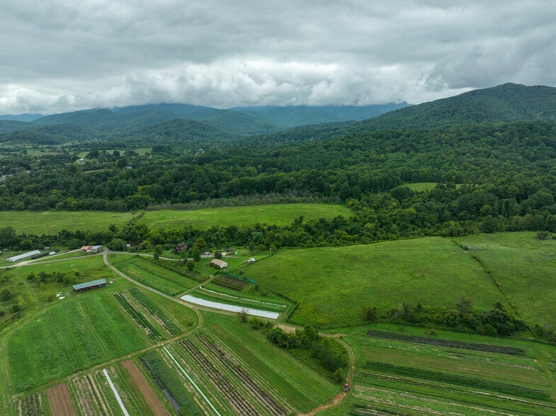 More Photos Of 12167 Lee Hwy, Sperryville Veterinarian Kennel For Sale
