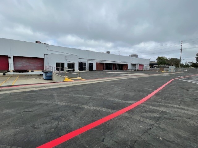 More Photos Of 1917-1921 E Mariposa Ave, El Segundo Warehouse For Lease