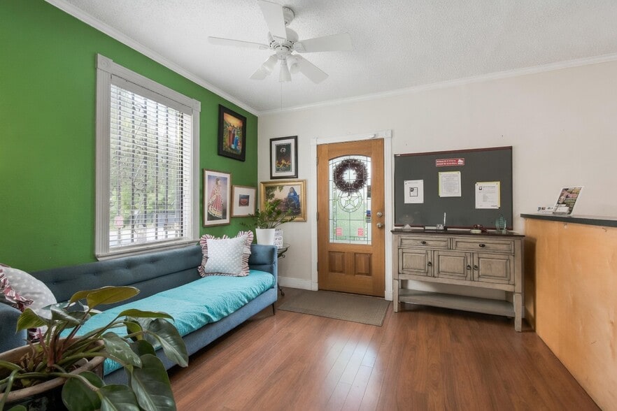 More Photos Of 1715 S 1st St, Austin Office For Sale