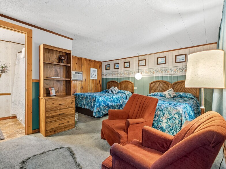 More Photos Of 1024 S I 75 Business Loop, Grayling Hotel For Sale