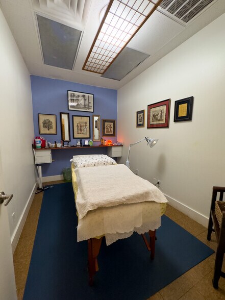 More Photos Of 77682 Country Club Dr, Palm Desert General Retail For Sale