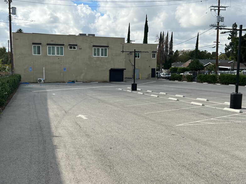 More Photos Of 13095 San Fernando Rd, Sylmar Flex For Lease