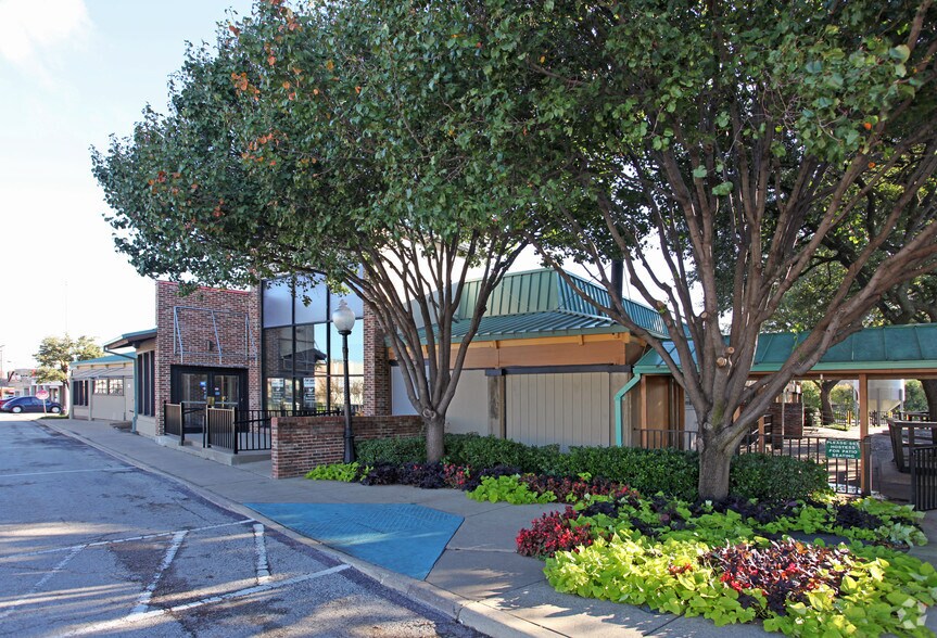 More Photos Of 5500 E Greenville Ave, Dallas Unknown For Lease