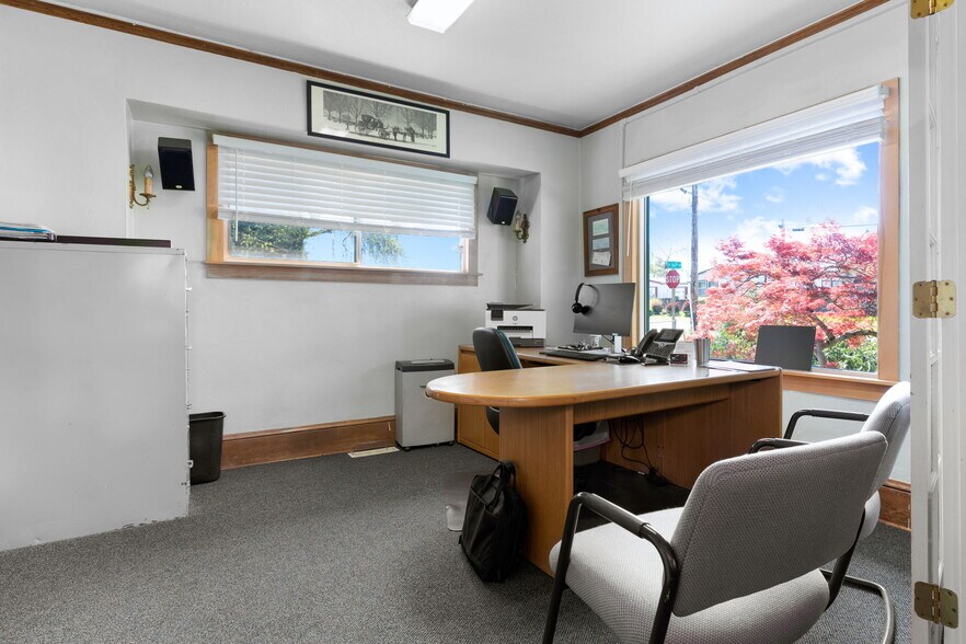 More Photos Of 16521 SE Powell St, Portland Loft Creative Space For Sale