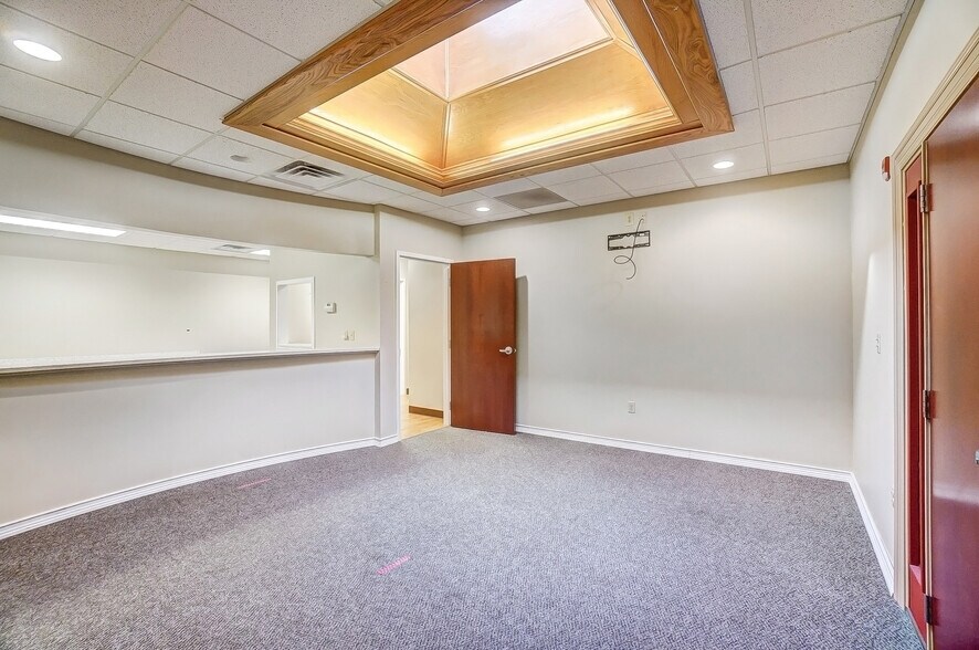 More Photos Of 916-920 W Market St, Lima Medical For Lease