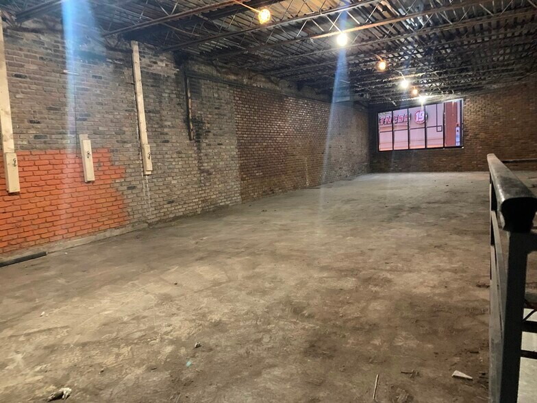 More Photos Of 2829-2833 N Broadway St, Chicago Storefront Retail Office For Lease