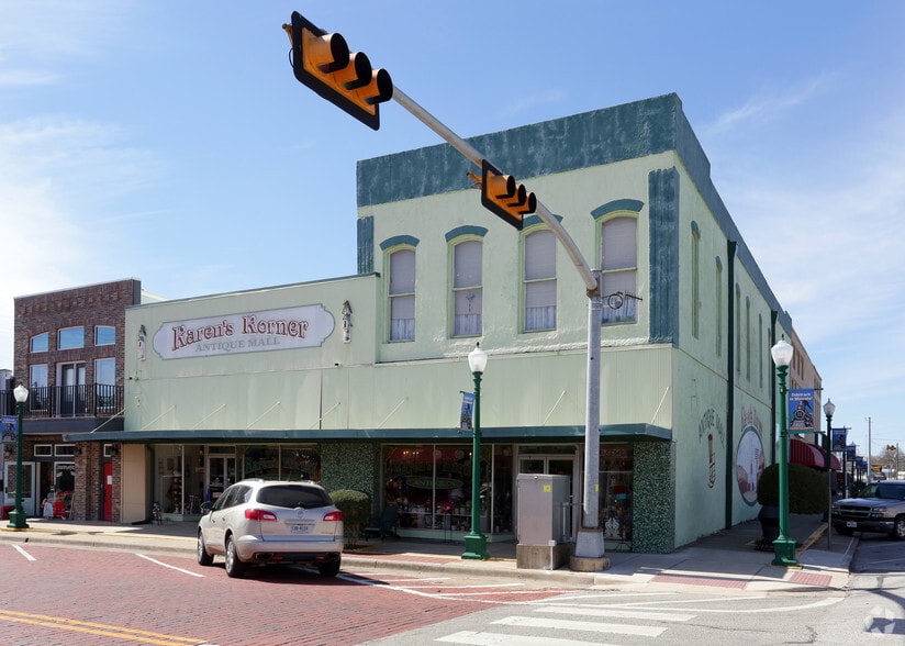 Primary Photo Of 102 S Johnson St, Mineola Freestanding For Lease