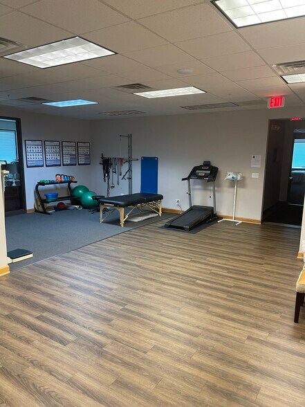 More Photos Of 301 S County Farm Rd, Wheaton Medical For Lease