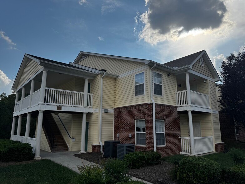 More Photos Of 2006 Oakbrook Ct, Reidsville Apartments For Sale