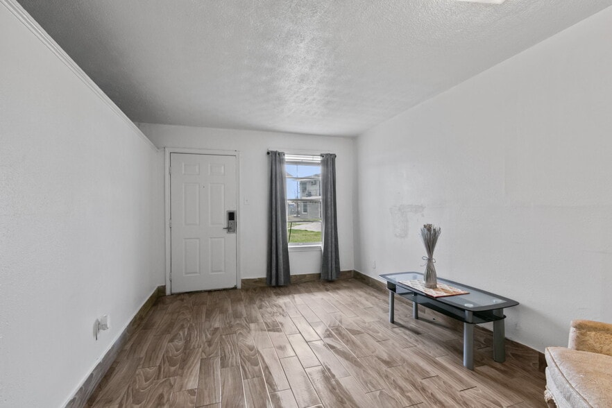 More Photos Of 8700 Gulf Fwy, Houston Apartments For Sale