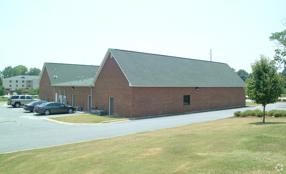 More Photos Of 1943 S College St, Auburn Loft Creative Space For Lease