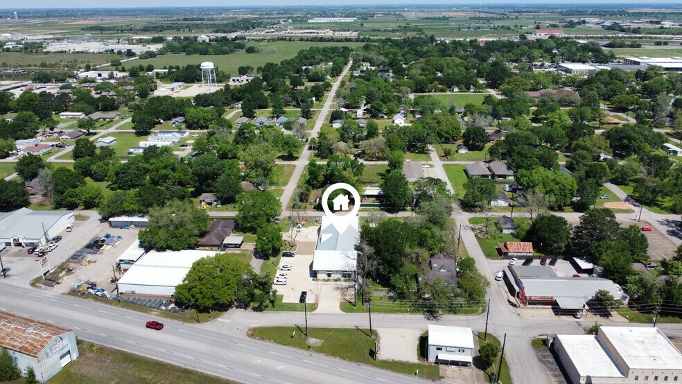 More Photos Of 1210 A St, Waller Medical For Lease