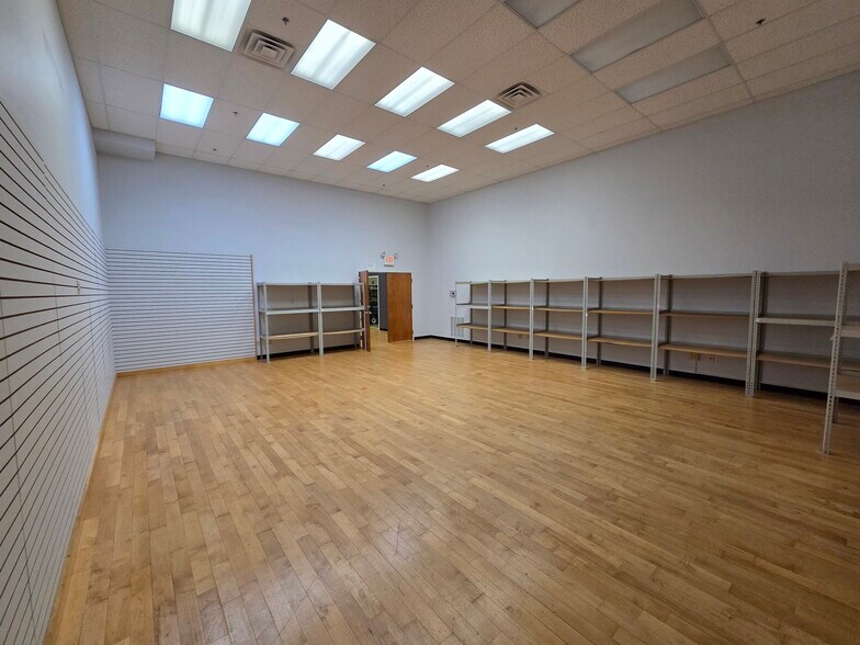 More Photos Of 2622 Scottsville Rd, Bowling Green General Retail For Sale