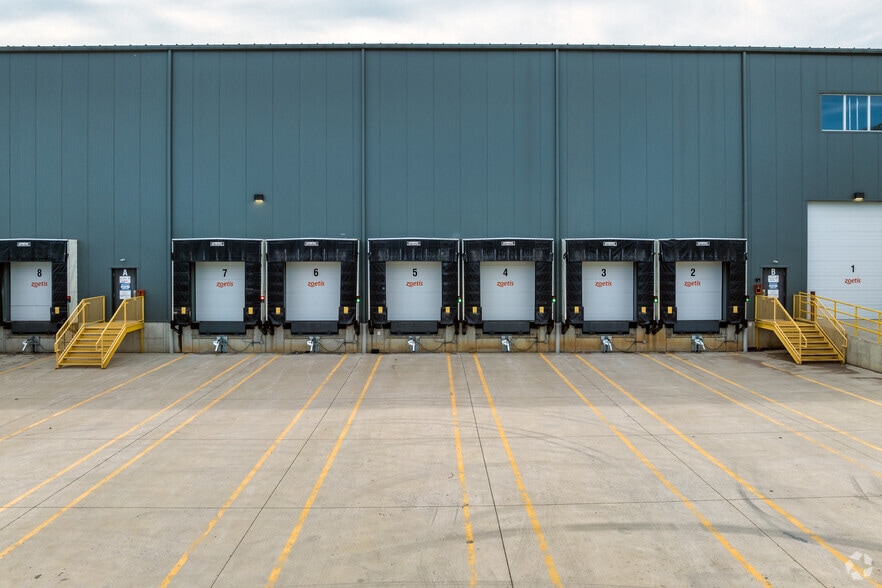 More Photos Of 211 Watkins Rd, Battle Creek Distribution For Lease