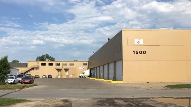 More Photos Of 1500 Delaware Ave, Des Moines Distribution For Lease