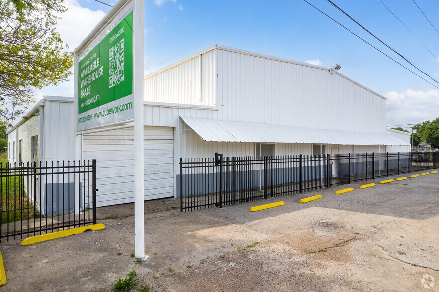 More Photos Of 5025 Jensen Dr, Houston Warehouse For Lease