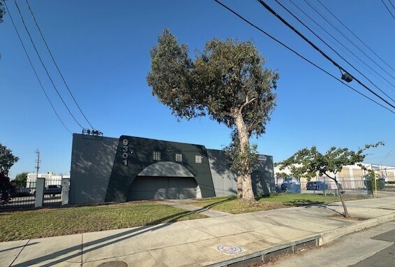 More Photos Of 9301 Laurel Canyon Blvd, Arleta Warehouse For Lease