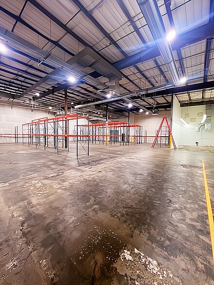 More Photos Of 2400 Industrial Ln, Broomfield Showroom For Lease