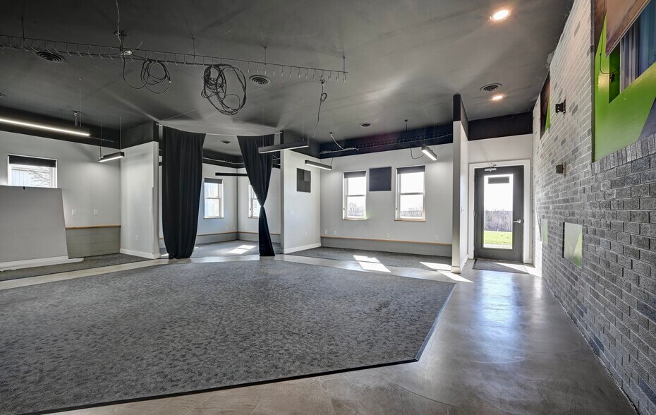 More Photos Of 7500 OH-515, Millersburg Office For Lease