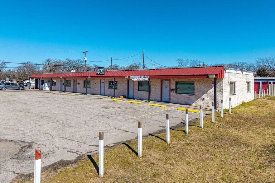 More Photos Of 3300 Shepherd Ln, Balch Springs Freestanding For Sale